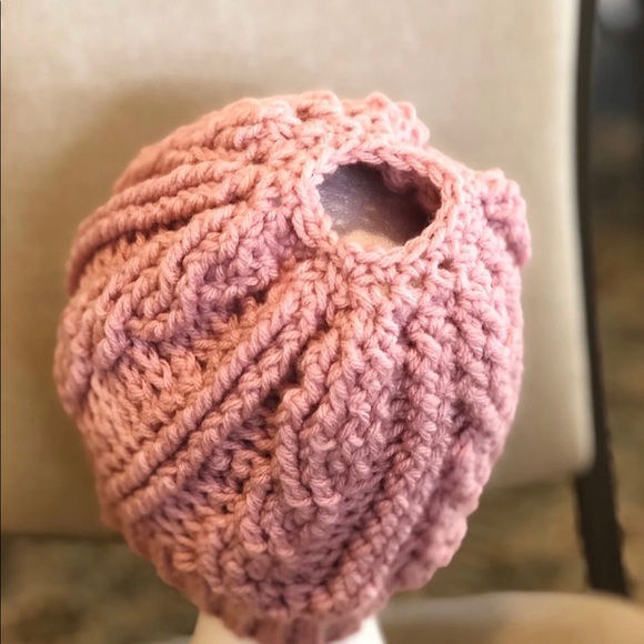 Toddler messy bun pony tail chunky knit hat - Picture 3 of 4